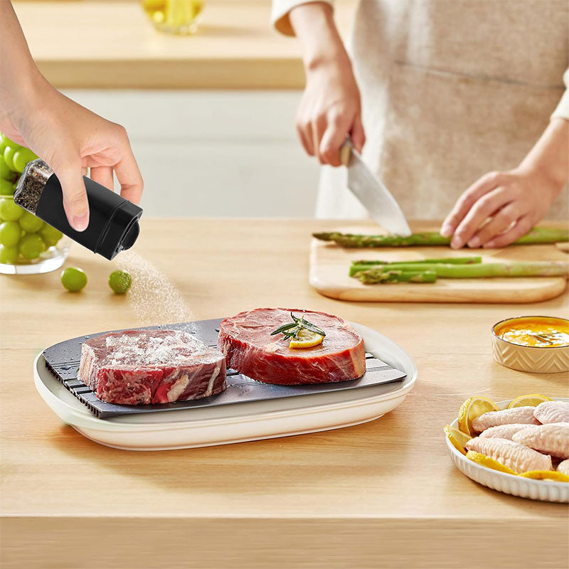 Black & White Seasoning Bottle Set