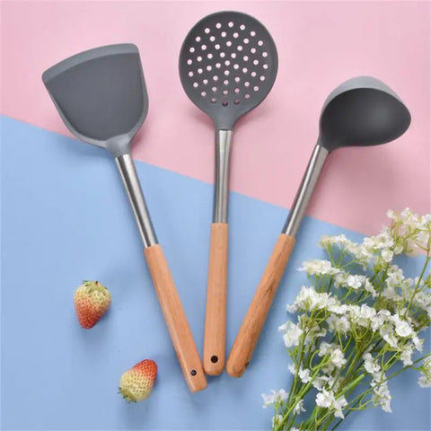 Frying Shovel Silicone Non-slip Anti-scalding Hanging Hole Wooden Handle Kitchen Utensils Duck Tongue Shovel Food Grade Spatula