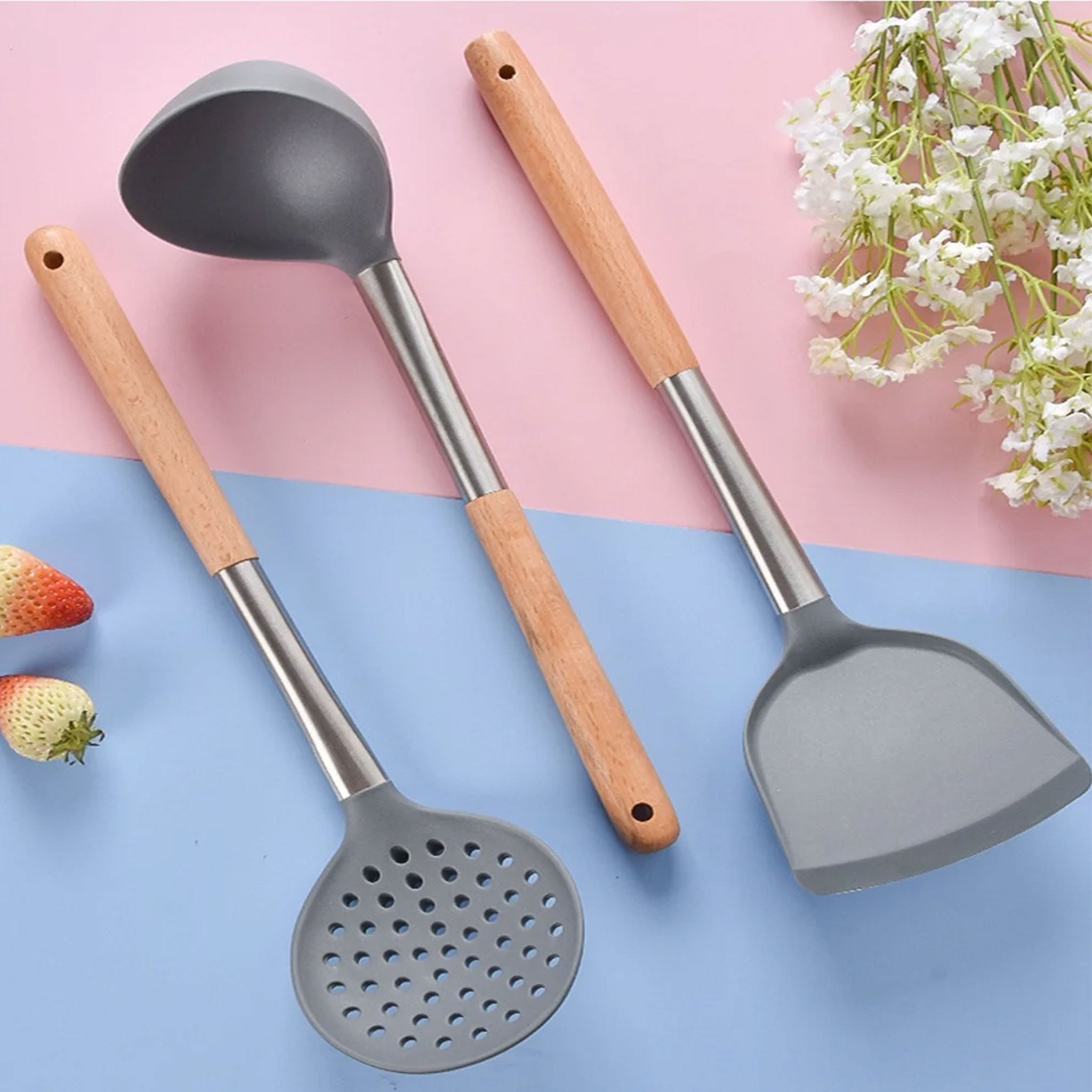 Silicone Non-Stick Frying Spatula with Wooden Handle – Food-Grade Duck Tongue Scraper