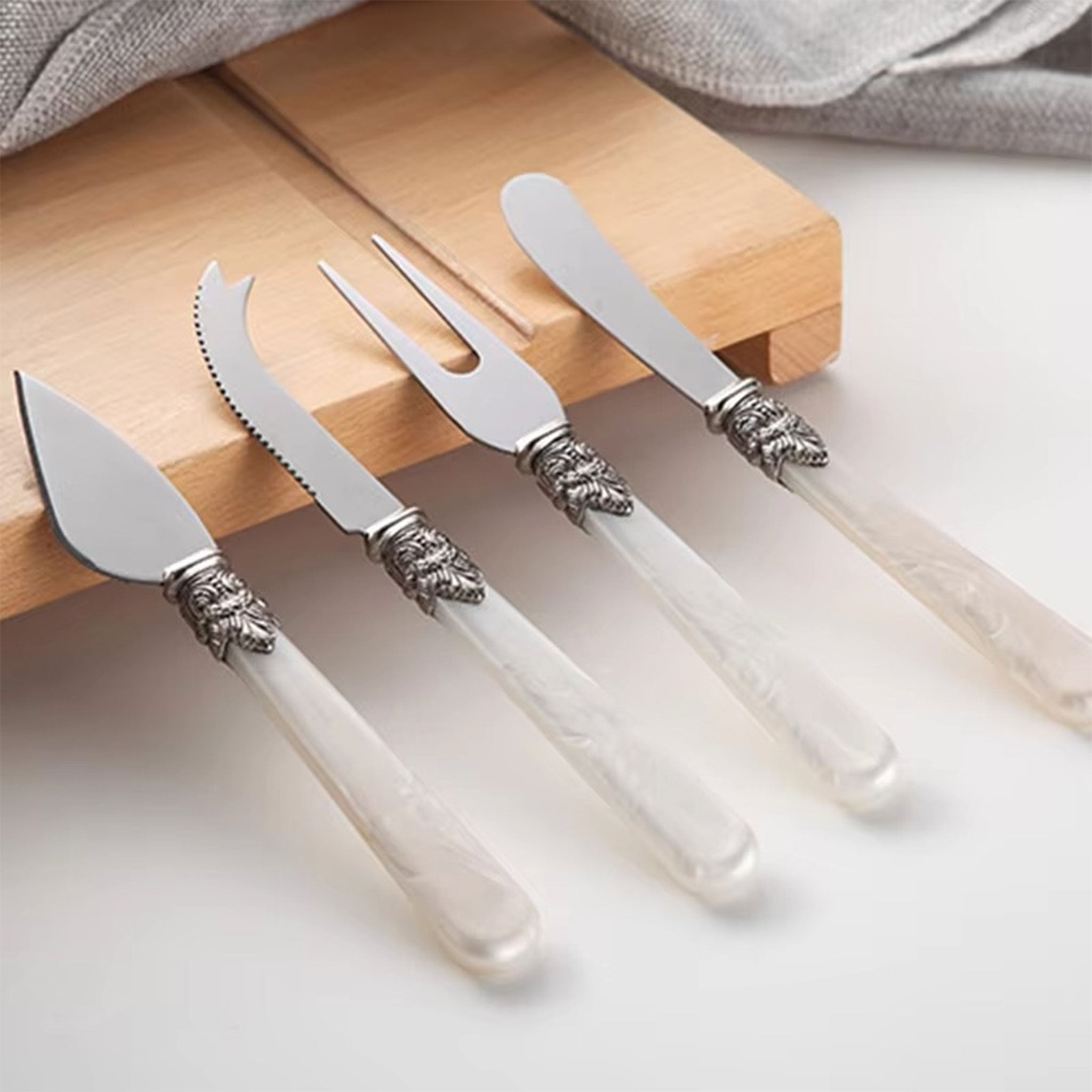 Stainless Steel Pearl Handle Cheese & Butter Knife Set